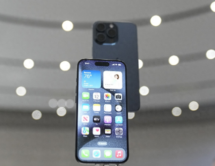 炎陵Apple维修站分享买iPhone15还是华为Mate60 